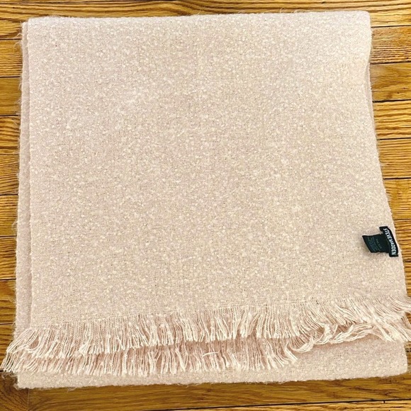 Steve Madden Blush Pink Boucle Knit Oversized Scarf Wrap Fringe Trim - Picture 2 of 5